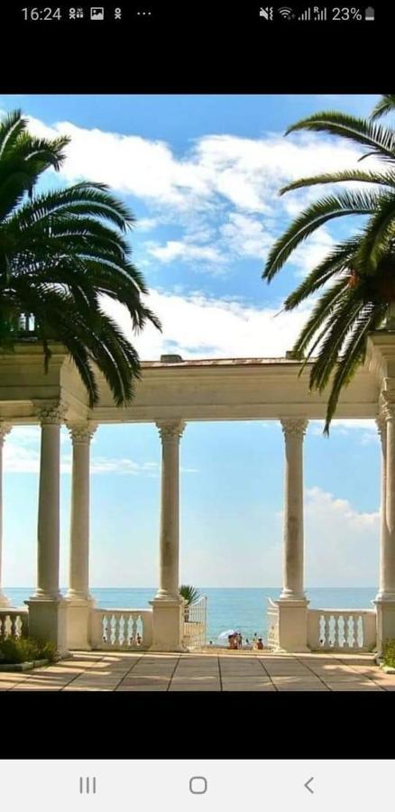 Гостевой Дом Анастасия Sukhumi Esterno foto